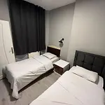 Esta123 *